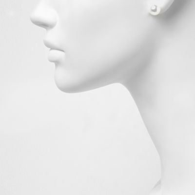 White medium pearl stud earrings